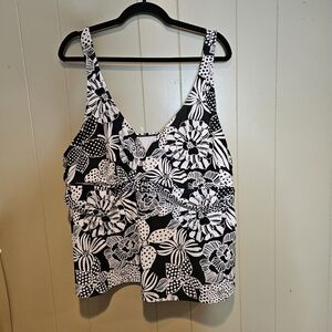 Malibu Womens Tankini, Size 26W, Black and White Floral, Beach Summer Pool